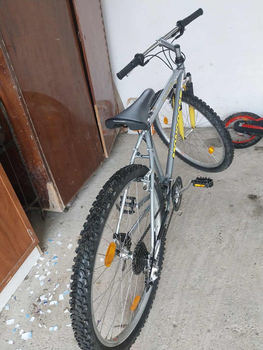 Vând sau schimb cu scuter bicicleta mongoose hiiltoopper SX