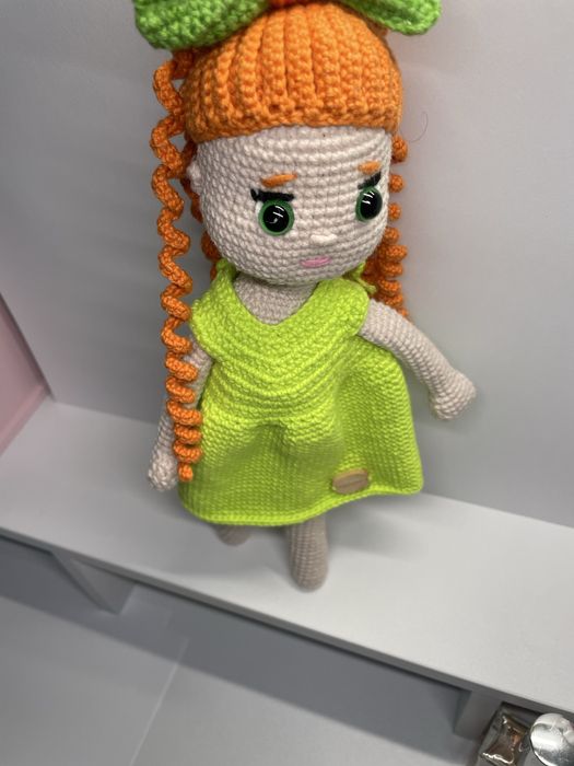 Păpușă Amigurumi croșetată manual