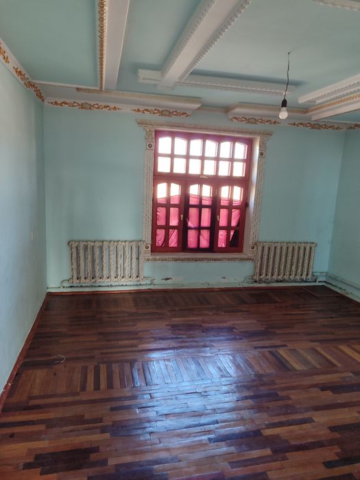 Toshkent viloyati zangiota tumani 12 sotix 10 xona uy