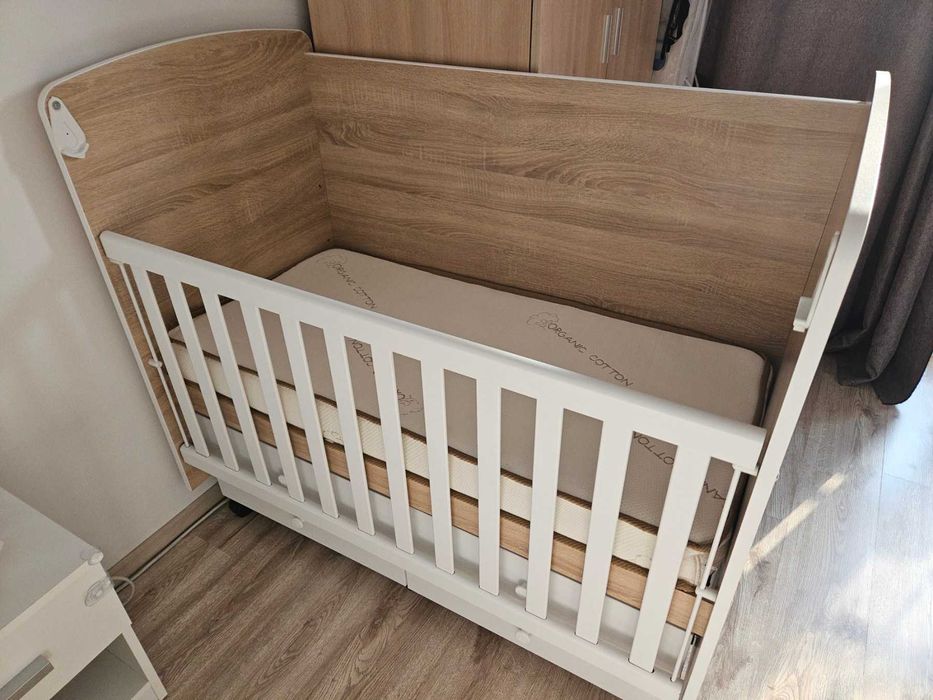 Дървена бебешка кошара + матрак
