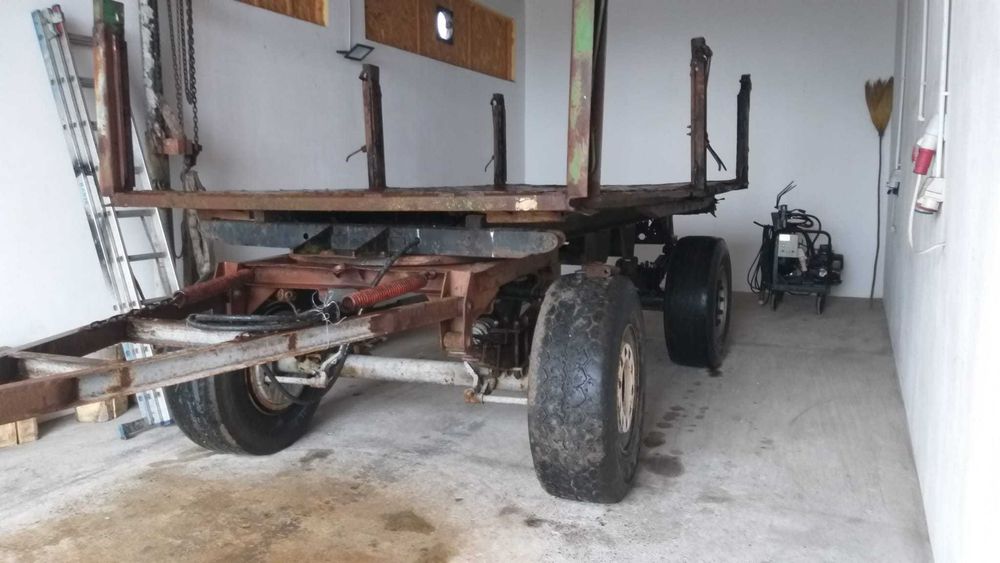 Remorca 12 tone, cu un  cilindru, basculare pe trei parti