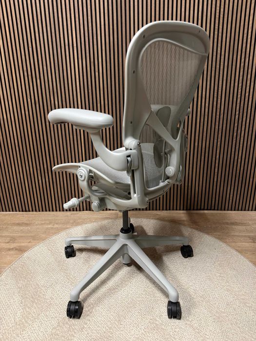 Refurbished Herman Miller Aeron Remastered Mineral
