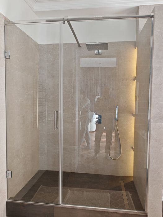 Душ, лофт, перила, зеркала