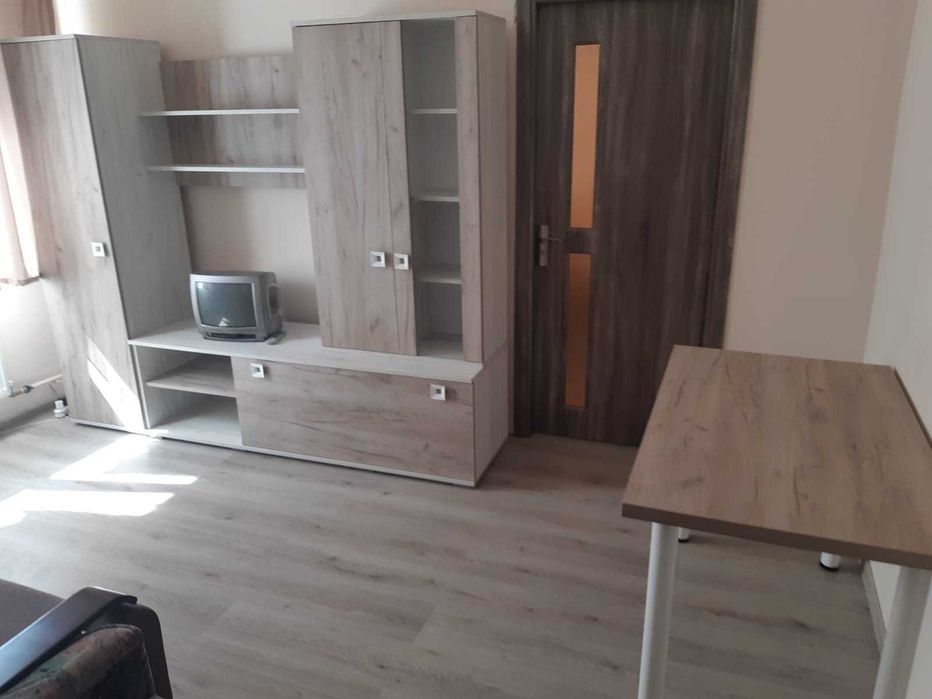 Închirierez apartament cu 2 camere