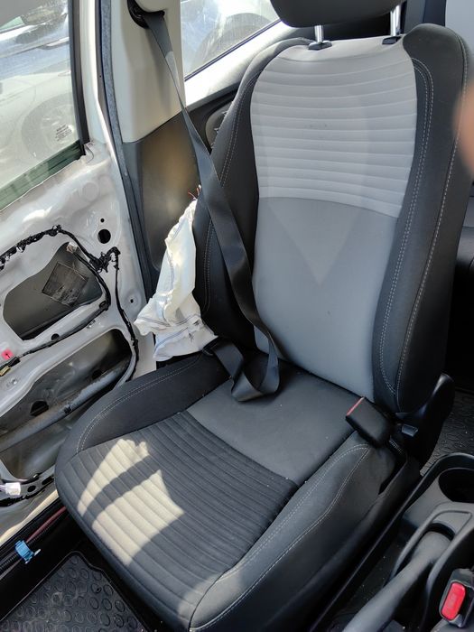 Седалки / Салон за Toyota Yaris  / Тойота Ярис 2019г
