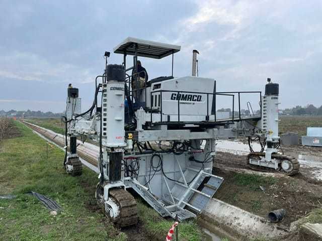 Gomaco Commander III Finisor