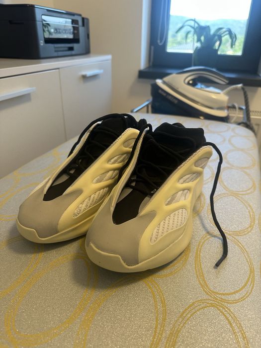 Adiddas Yeezy 700 V3