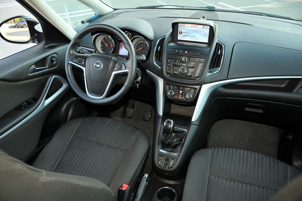 OPELZafira Tourer CDTI unic proprietar  0745315233