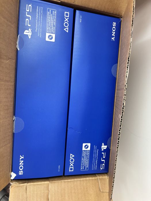 PS5 Slim Digital + 2-ри DualSense + FIFA.