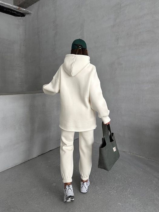 Спортивный теплый  костюм