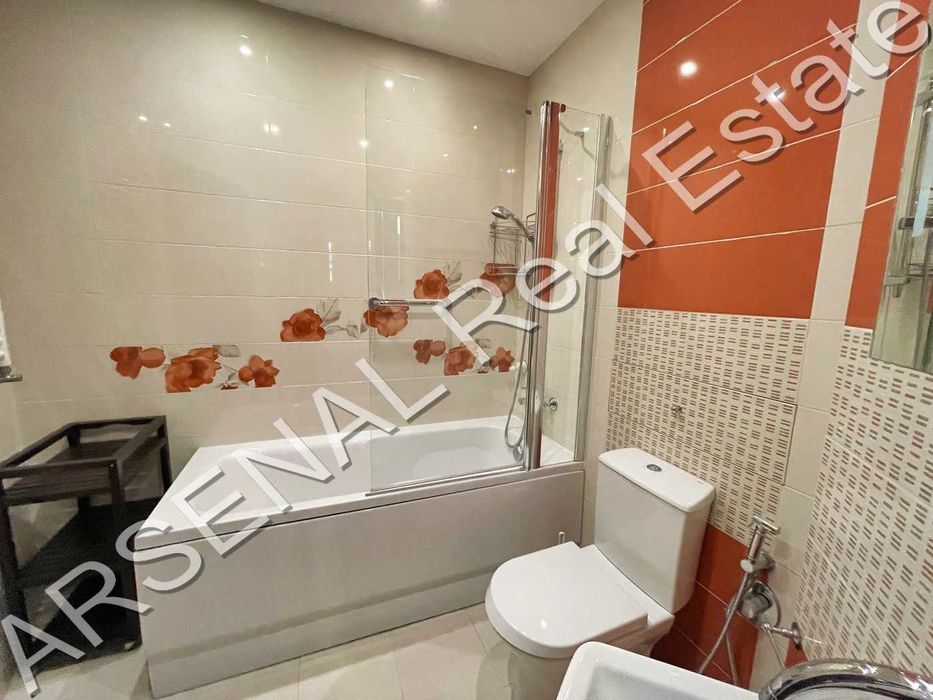 Дава се под наем Тристаен апартамент в София, Изток - 141 кв.м за 1196.97 € - Снимка #9