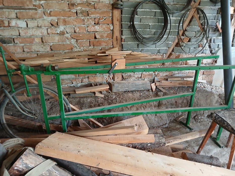 банциг , ножове за фреза, длета, стеги, менгеме,инструменти