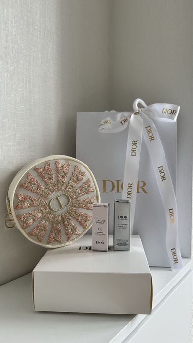 В наличии! Косметички Dior