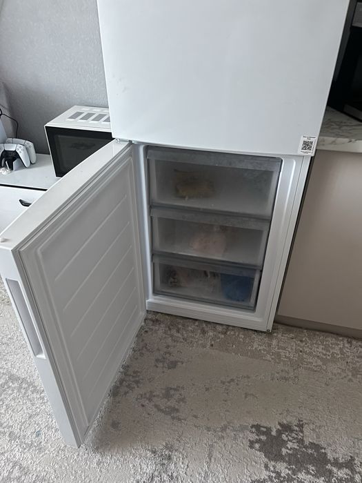 Холодильник б/у в хорошем состоянии