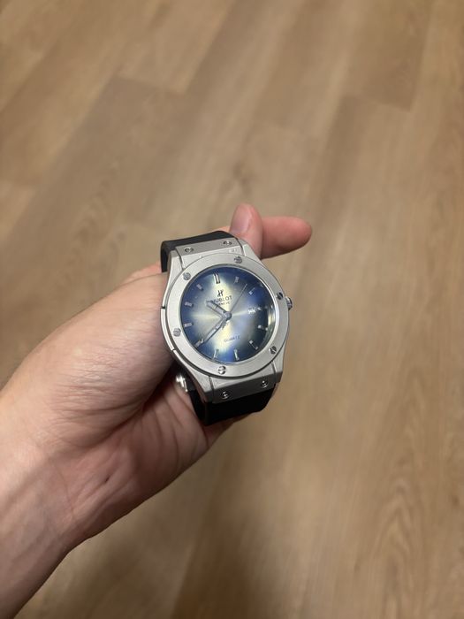Часы Hublot кварцевые
