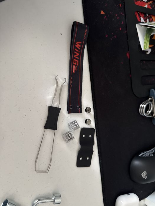 Продам механическую клавиатуру aula win 60