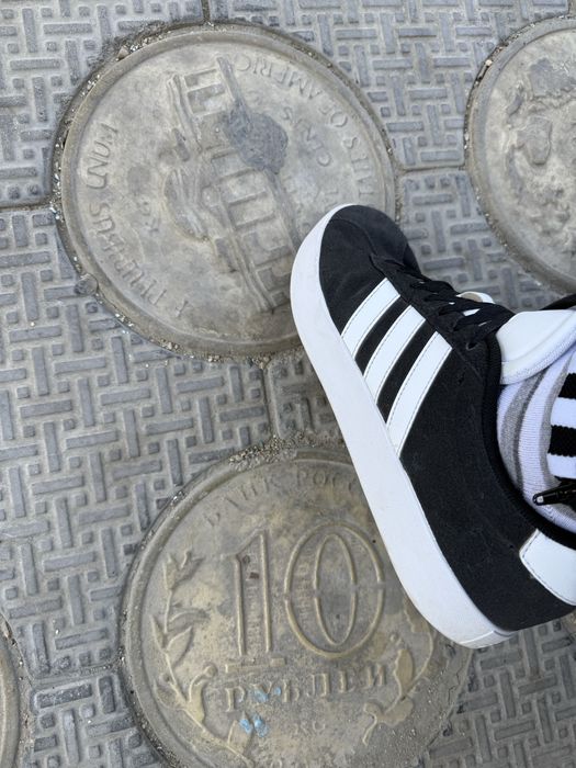 Продам кеды оригинал adidas