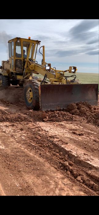 Автогрейдер на ходу