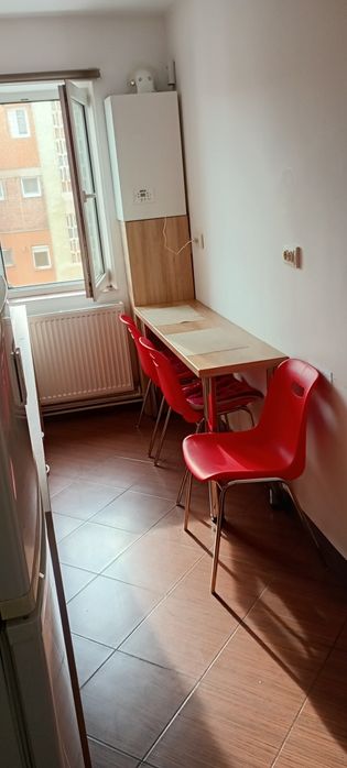 Proprietar închiriez apartament cu 3 camere.