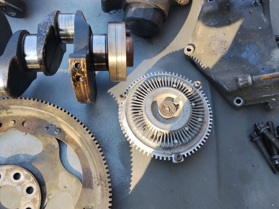 Запчасти на мерседес2,2плита мотор