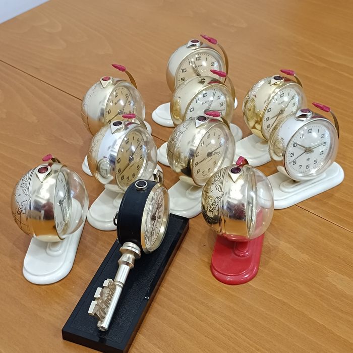 Руски/Съветски будилници Слава/Slava и Восток с ракетка