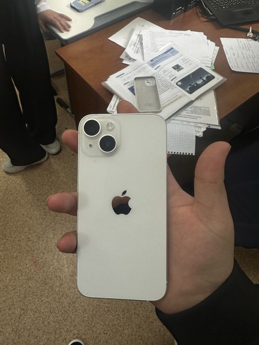 IPhone 13 белого цвета