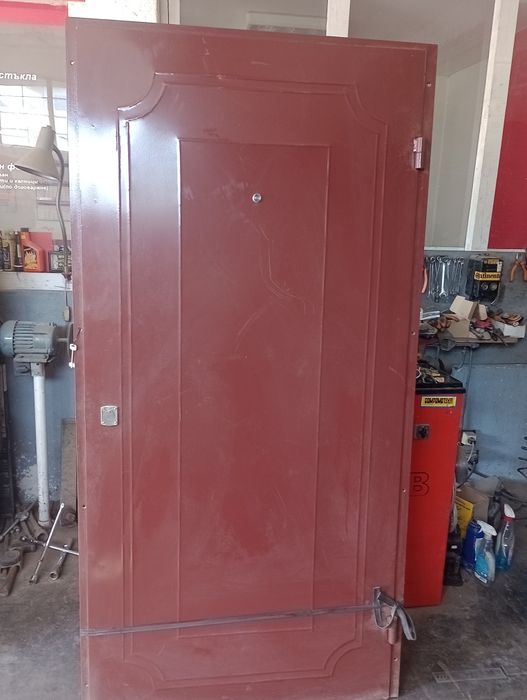 Входна врата желязна