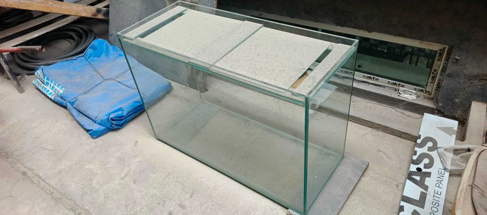 Yengi akvarium banka sotiladi, ishlatilmagan.