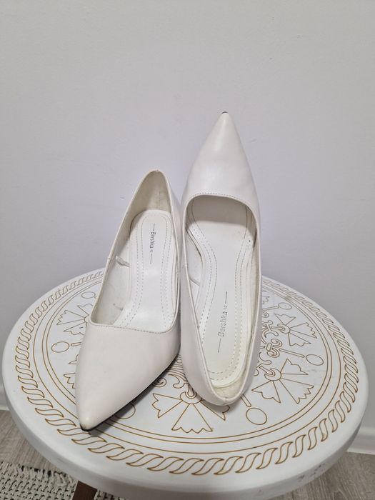 pantofi cu toc albi
