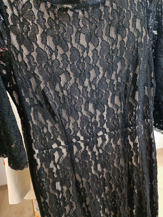 Дантелена дълга рокля