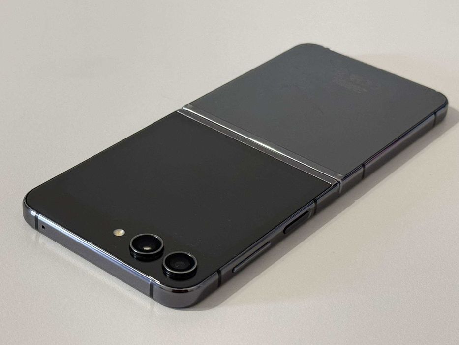 Бартер! Samsung Galaxy Z Flip 5 Graphite (Черен)
