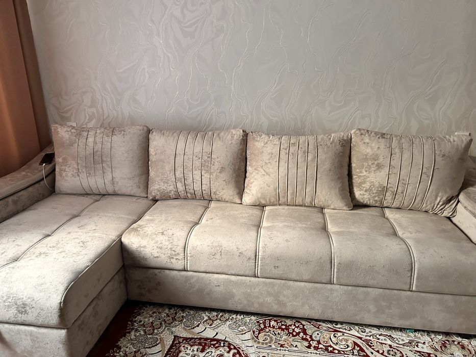 Продам диван отличного качества.