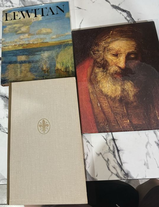 Продаются  книги