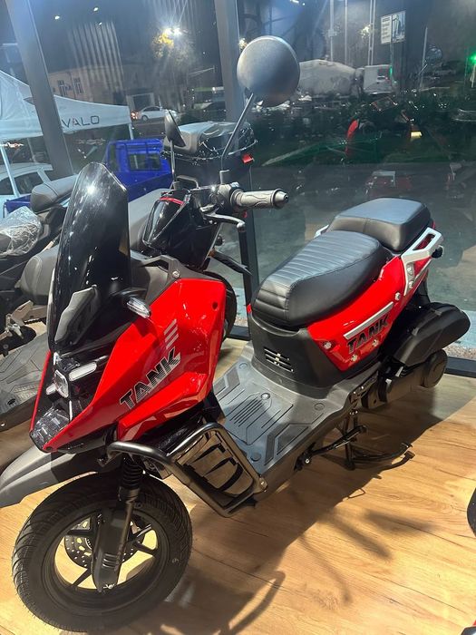 Skutor bor.              .