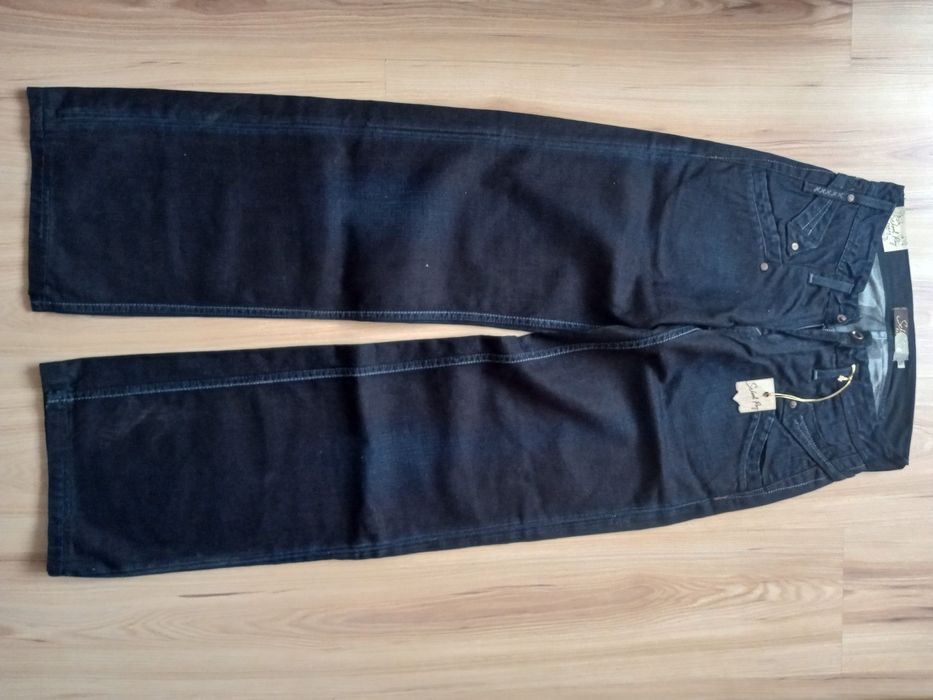 3 Păpuși și castel Pantaloni, jeans, blugi, pantaloni scurți