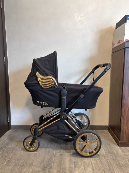 Cybex Priam Wings Jeremy Scott 3in1 Travel System-Black