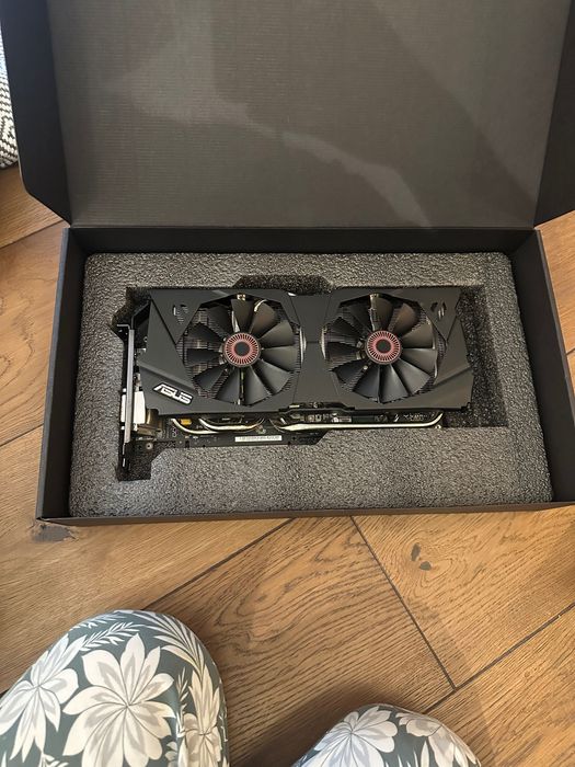 ASUS ROG STRIX GeForce GTX 980 OC 4GB – пълен комплект