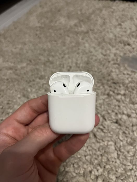 Airpods 2 foarte putin uzate. Vin la pachet cu o husa