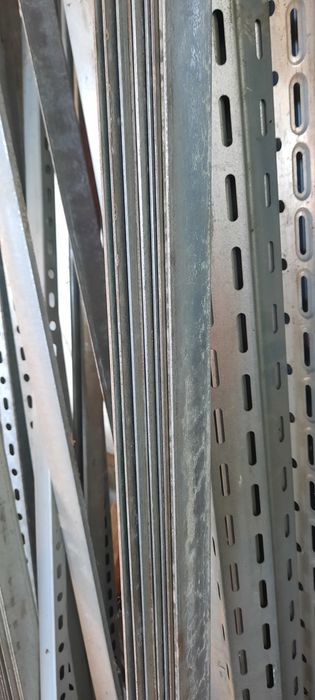 Cornier ambutisat zincat 50x50x2 la 3metri