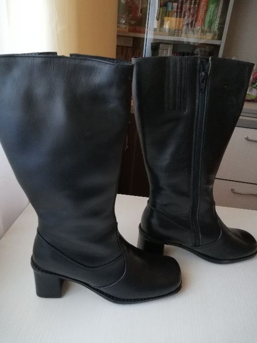 Cizme NOI negre blana cu toc 38 (26 cm)