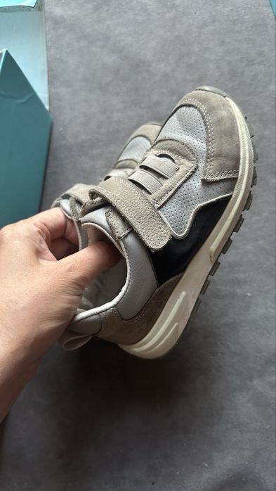 Продам обувь для девочки 5-8 лет