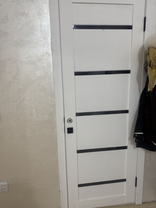 Есіктер бар. 1 есік 7000 тг