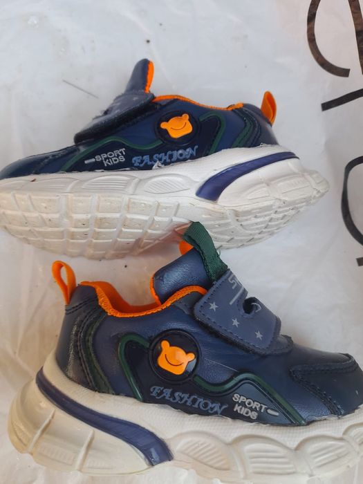 Продаю кроссовки на мальчика