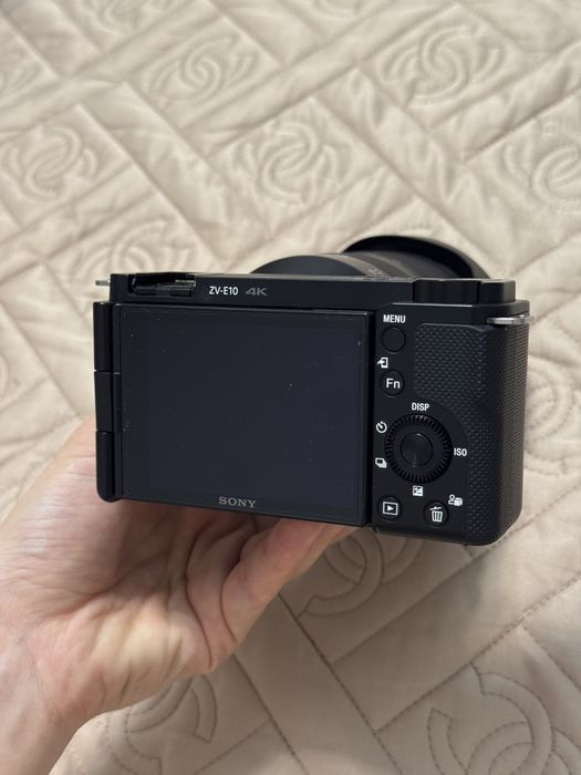 Продаю sony zv e 10