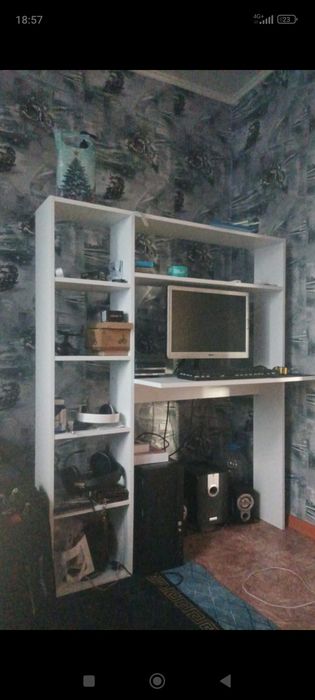 Продам компьютерный стол