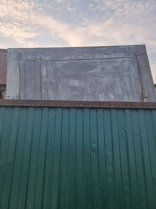 Продам ворота дверь металлическая.