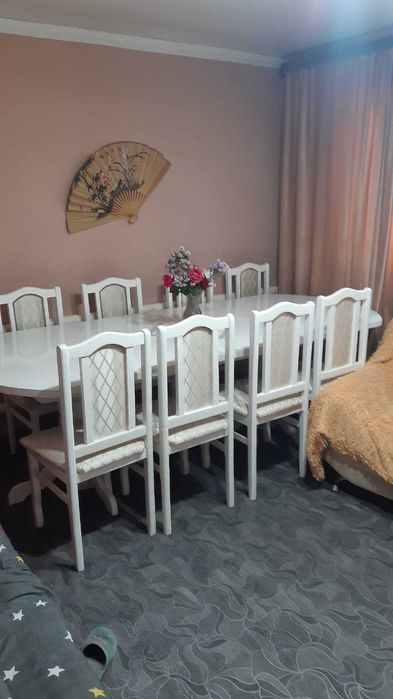 Стол для гостиной + 8 стульев