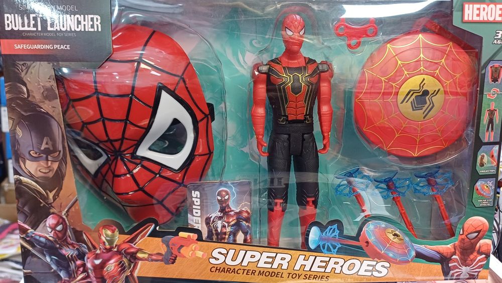 Комплект на Спайдърмен с фигура ,маска  и изстрелвачка