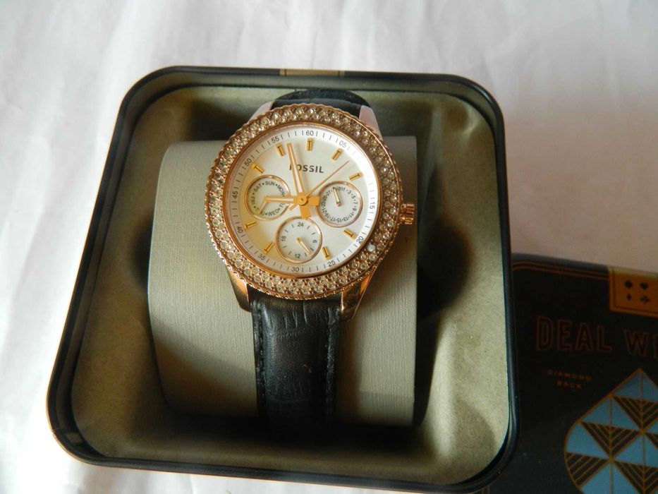 Ceas de dama FOSSIL multidate ,placaj auriu , otel, cod F1