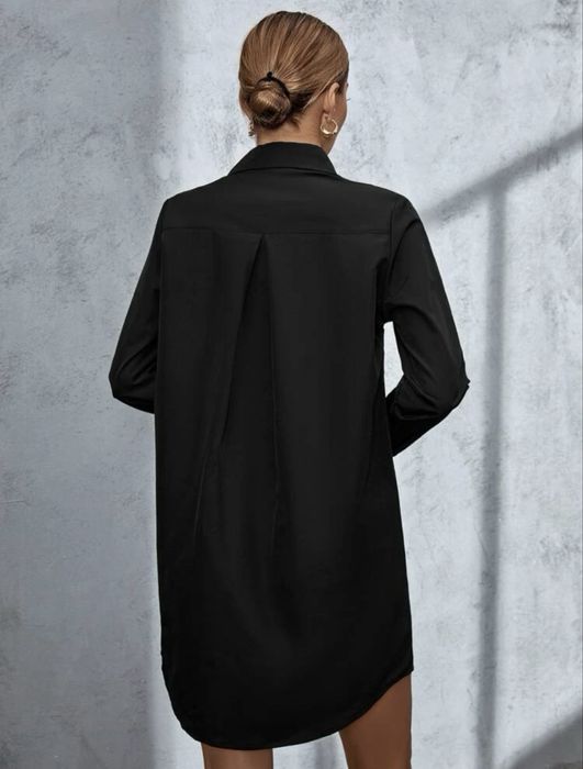 Рокля риза, черна с джобове